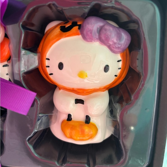 Hello Kitty Halloween Trick or Treaters - Picture 7 of 8